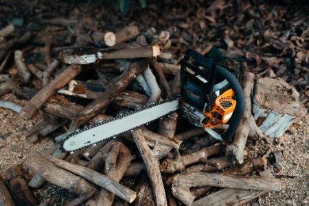 5. Opt For a Chainsaw With A Chain Brake to Avoid Kickback
