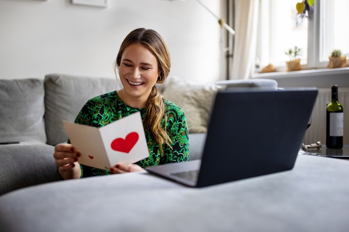 Choose an Online Retailer With an Easy-To-Use Website or App That Enables You to Create and Order Cards on the Go