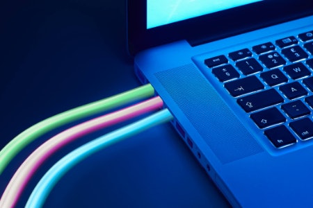 Choose a Powerline With a Minimum Transfer Speed of 600 Mbps for Fast Home Broadband