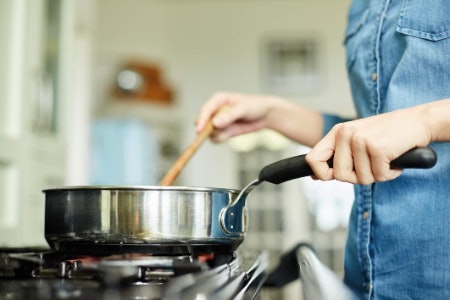 Opt For Saucepans With Silicone or Bakelite Handles to Avoid Accidental Burns