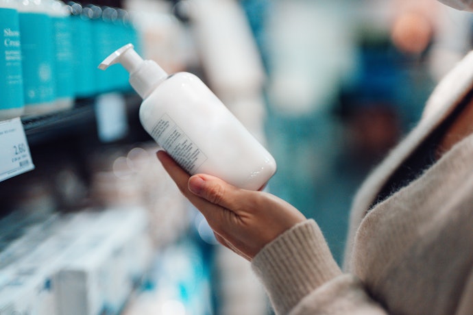 For Sensitive Skin and Dry Scalps, Avoid Products With Multiple Irritants Such as Parfum or Essential Oils