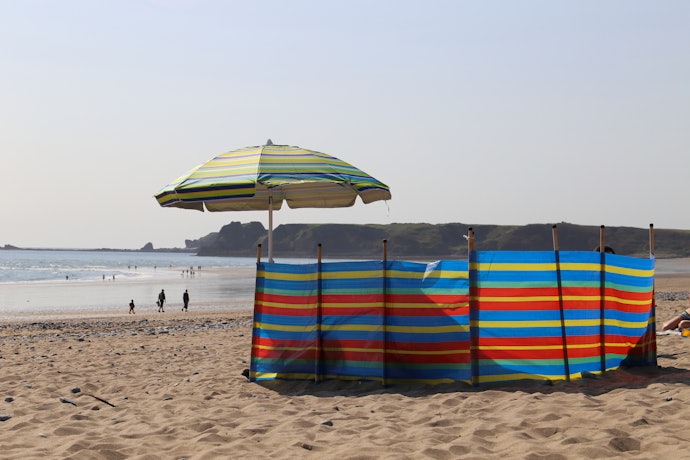 Choose a 3-4 Pole Windbreak for a Lightweight Option That’s Easy to Set Up, or Consider Sizing up to 10 Poles for More Coverage and Privacy