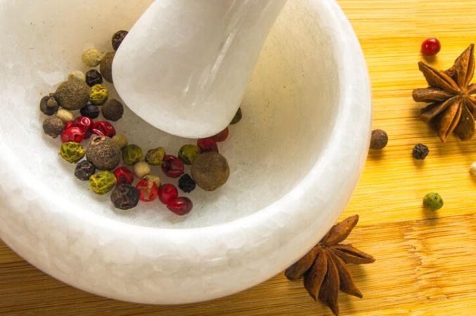 Ensure a Better Grip on Ingredients With an Unpolished or Pebbled Inner Surface