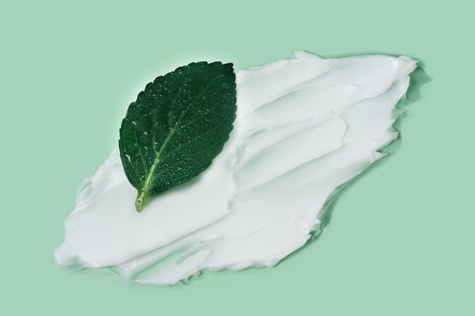 Look For Hydrating Ingredients Like Plant Extracts and Oils for Dry Skin