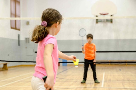 Choose Long Rackets for Offensive Play, Short Rackets for Quick Returns