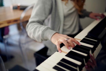 Choose a Stand With a Maximum Load Is Over 25kg for a 61 Key Electric Keyboard, or 100kg for a Full-Length Digital Keyboard