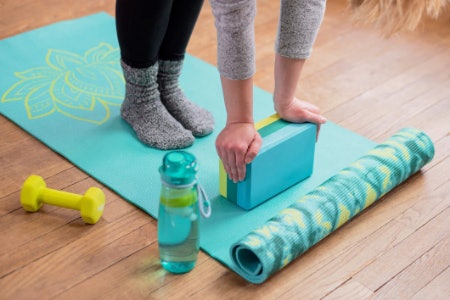 9 x 5 x 3 Inches is a Standard Block Size, But Choose Based on Your Flexibility and the Size of Your Hands
