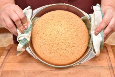 A Non-Stick Coating Will Allow Your Cake to Come Out Smoothly