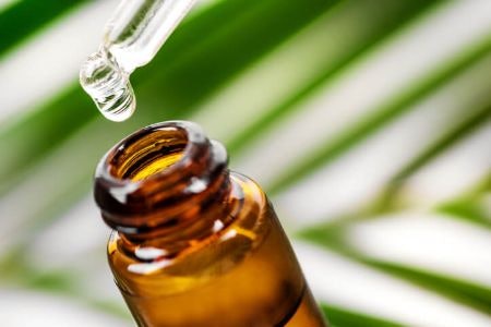 Look For Anti-inflammatory and Antimicrobial Ingredients Like Tea Tree Oil to Treat Mild Acne Breakouts