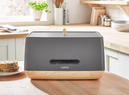 Plastic Bread Bins Are Lightweight and Easy to Clean