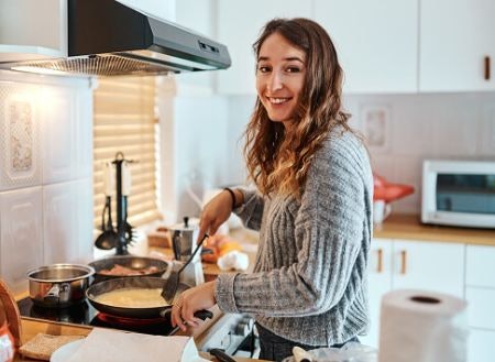 Non-Stick or Stainless Steel? Select Products That Are Suitable for Your Level of Experience