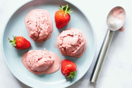 Oval Shaped Scoops Have a Tip to Break Through Hard Ice-Cream