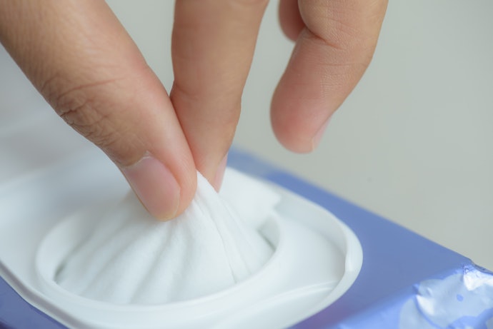 Choose Antibacterial Wipes to Thoroughly Remove Dead Skin Cells During the Healing Process
