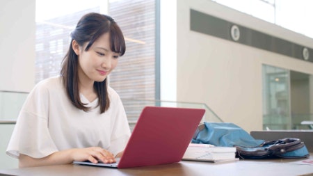 Prone to Banging? Hard Shell MacBook Cases Stay Attached