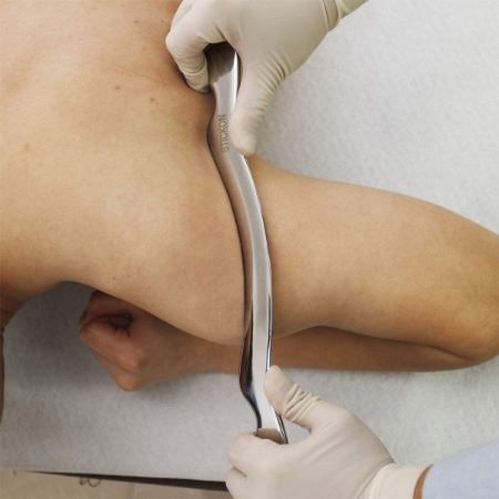 Sturdy Stainless Steel Has an Intense Cooling Effect on the Skin