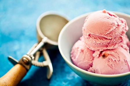Circular Ice-Cream Scoops Are Best For Creating a Professional Shape