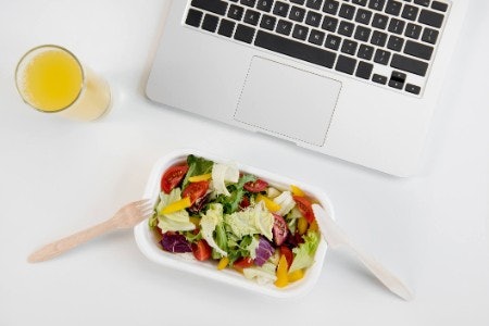 Plan to Take Your Meals On the Go? Choose Sets That Are Leakproof, Lightweight and Include Helpful Extras