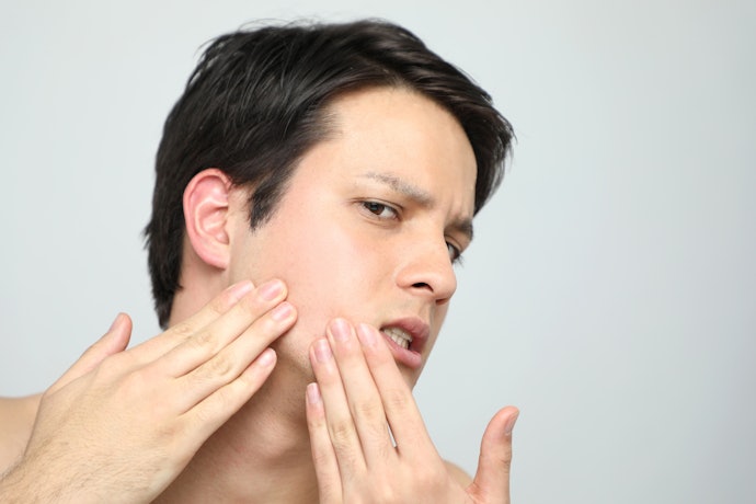 Skip Simple Alcohols to Avoid Dryness and Irritation for Sensitive Skin