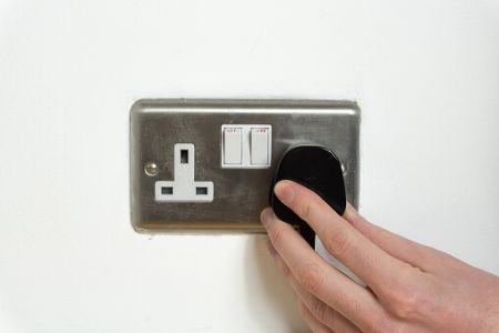 While Mains-Powered Mirrors Have Brighter Lights, They Tend to Be Restrictive
