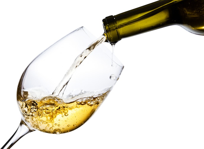 White and Rosé Wine Lovers Should Go for a Tall Glass to Enhance Delicate Flavours