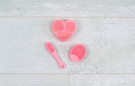Plastic Sponges Are Hygienic and Go the Distance but Can't Be Recycled