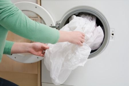 While Synthetic Bedding Dries Quickly, It's Not Suitable for Summer