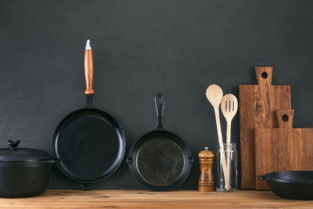 Heatproof Handles or Extra Silicone Holders Keep Burns at Bay