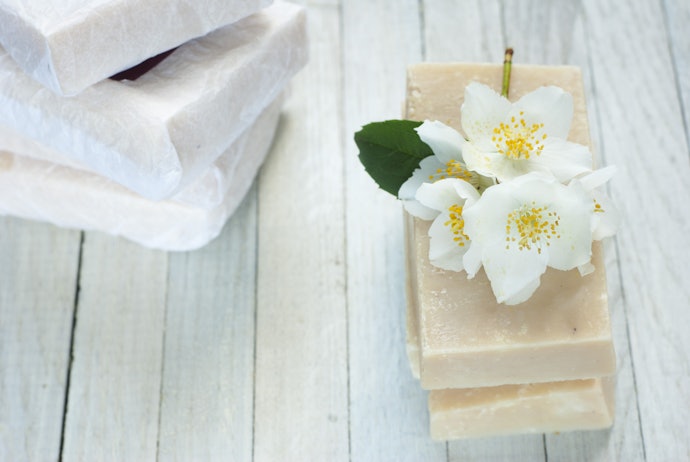 Various Essential Oils and Plant Oils Add More Than Just Fragrance – Choose One Based on Your Desired Results