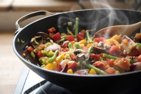 Choose Non-Stick Casserole Dishes for Healthier Cooking and Easy Cleaning