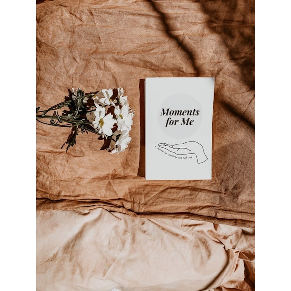 Chaneen Saliee Moments for Me: A Journal for Gratitude and Self Love Translation missing: en-GB.activerecord.decorators.item_part_image/alt