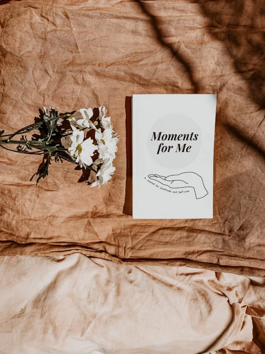 Chaneen Saliee Moments for Me: A Journal for Gratitude and Self Love Translation missing: en-GB.activerecord.decorators.item_part_image/alt