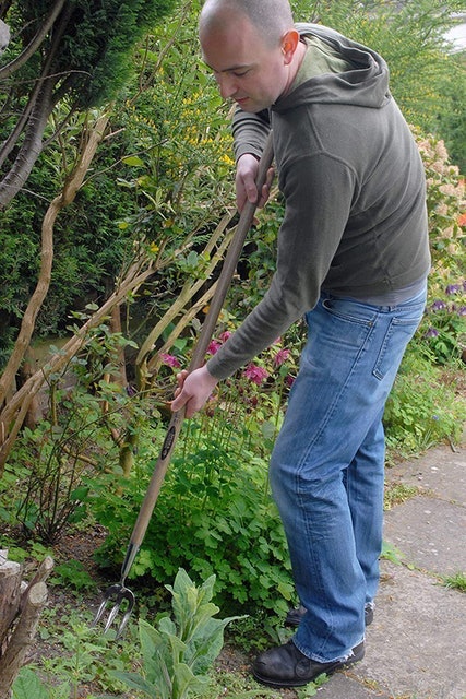 Long Handled Weed Fork 2