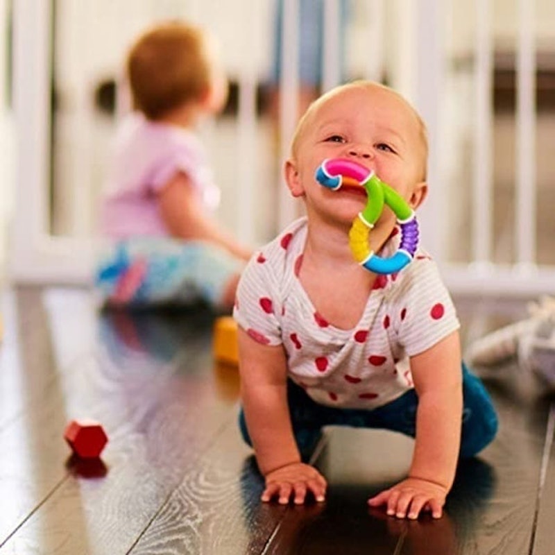 Twisty Figure 8 Teething Toy 2