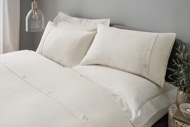 10 Best Bed Sheets UK 2024 | Joules, Dreamscene and More 5