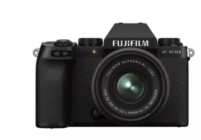10 Best Vlogging Cameras for Beginners UK 2024 | Sony, Fujifilm and More 2