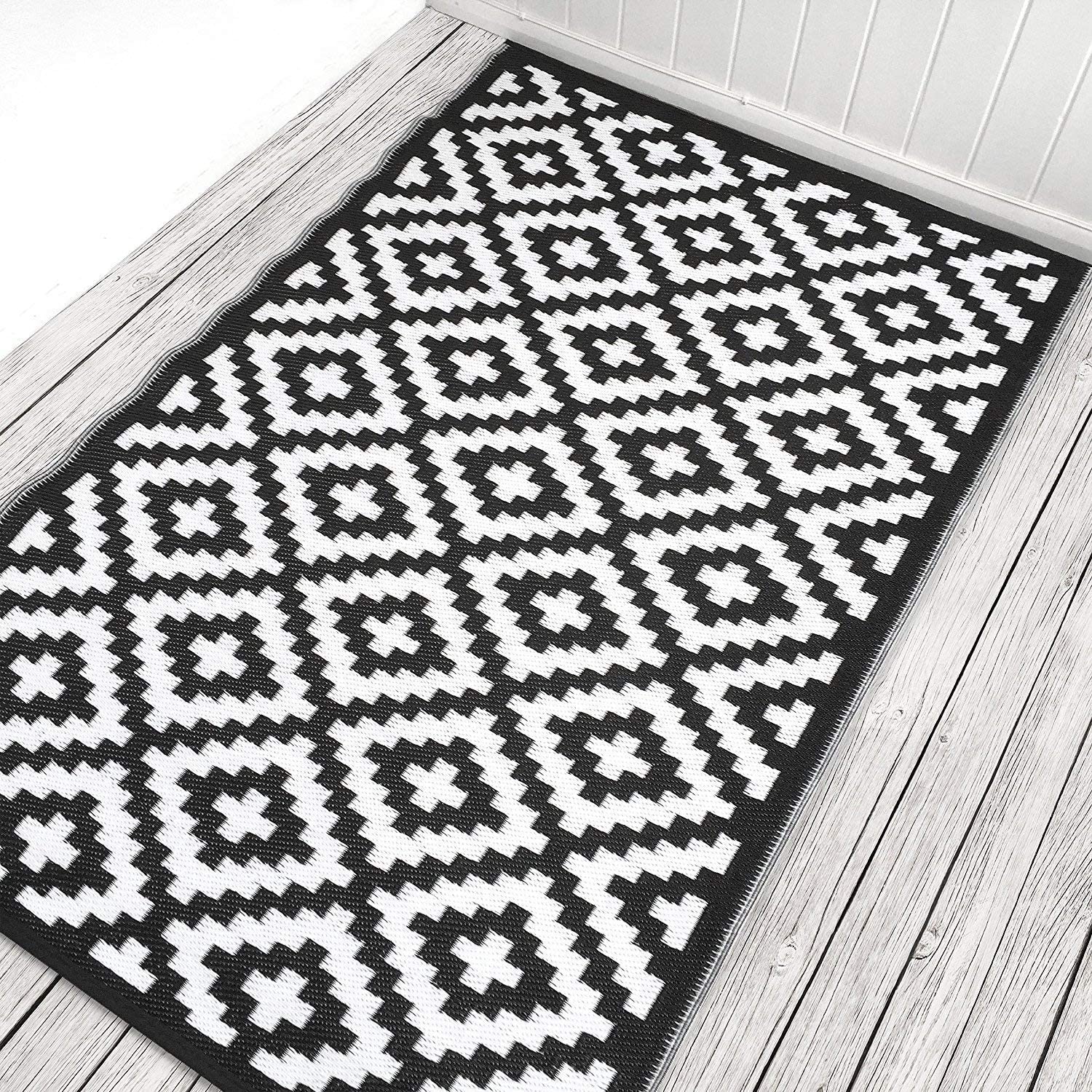 Reversible Outdoor/Indoor Recycled Plastic Rug 1