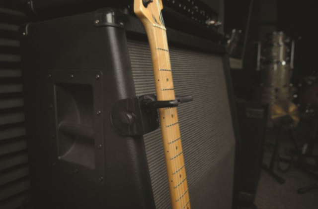 Guitar Dock 3