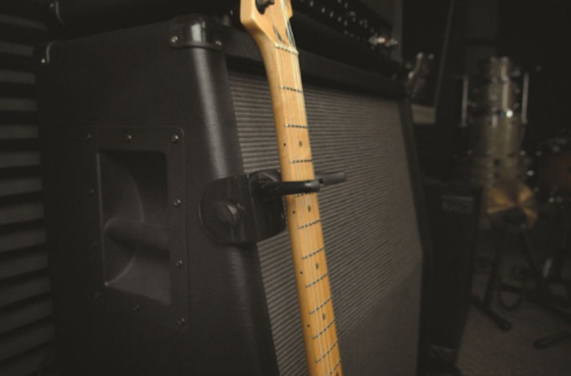 Guitar Dock 3