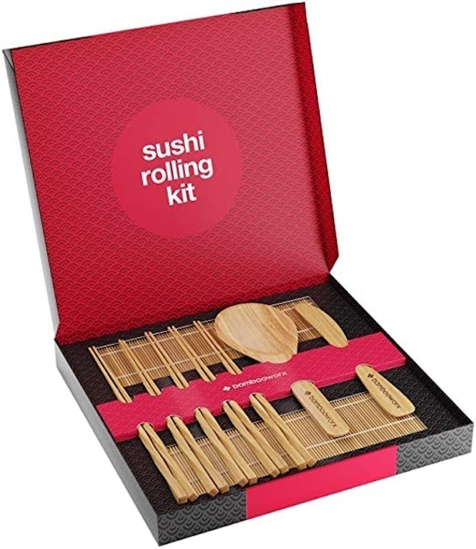 OTSUMAMI TOKYO Japanese Sushi Making Kit with Rice scoop -  Genuine traditional, Easy to making, Made of Premium Quality Cypress - for  Chef and Beginners - Made in Japan: Sushi Plates