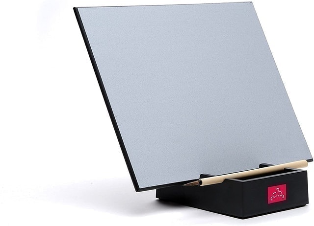 10 Best Desk Toys UK | Newton's Cradle Rubik's Cube and More 2