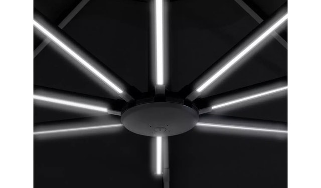 LED Overhanging Parasol 2