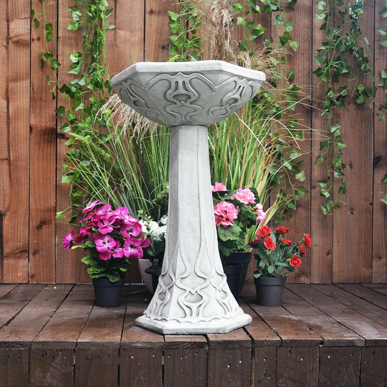 10 Best Bird Baths UK 2024 | Fallen Fruits, Eva Solo and More 2