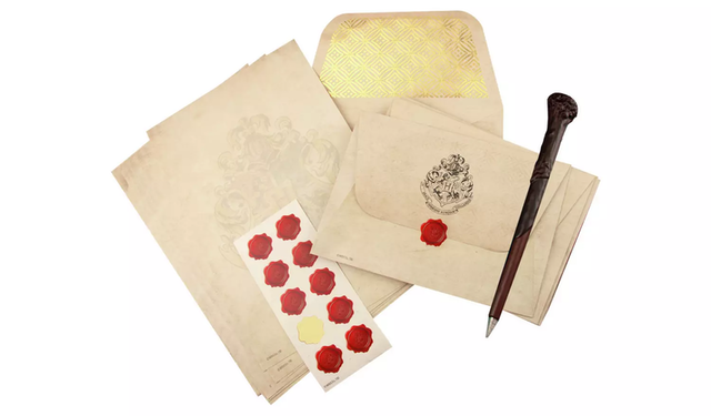 Harry Potter Hogwarts Letter Writing Kit 2