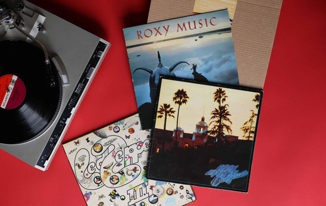 10 Best Subscription Boxes for Men UK 2024 | Post Book'd, The Gadget Discovery Club and More 2