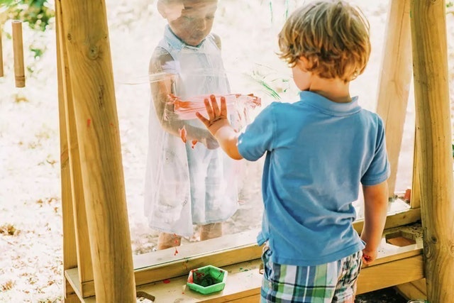Discovery Create and Paint Easel 4