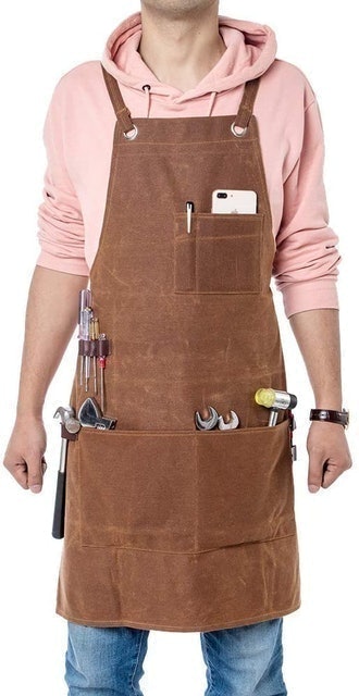 10 Best Gardening Aprons UK 2024 | Fallen Fruits, Esschert Design and More 4