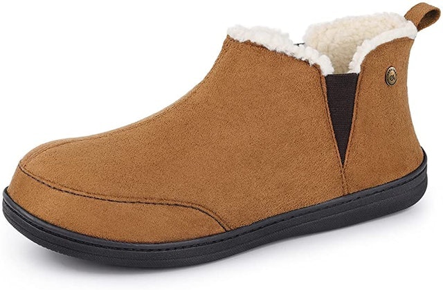 10 Best House Shoes for Men UK 2024 | Vans, Crocs and More 3