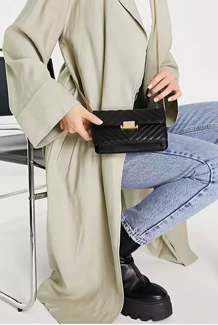 Quilted Shoulder Bag With Chain Strap 1