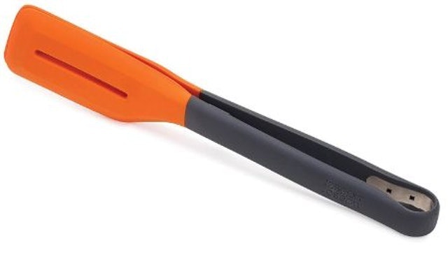 8. Joseph Joseph Turner Tongs 1