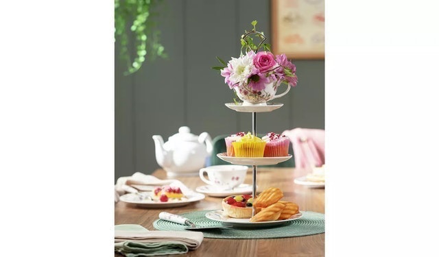 The Chateau Cake Stand 4